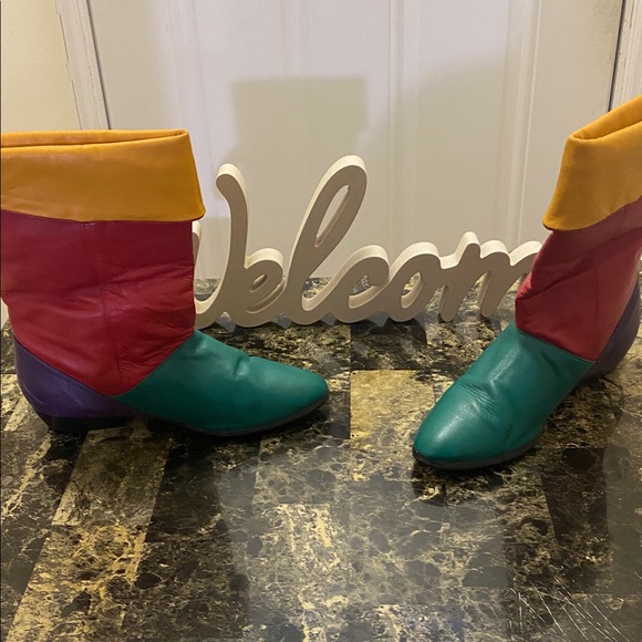 Joyce Peter Pan Style Colorful Women's Boots - Size 9 EUC - Easy slip on / off - Picture 6 of 15